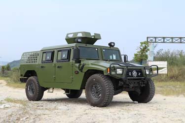 四驅猛士越野車防彈裝甲車_4×4一代東風猛士突擊車出口版_東風猛士EQ2050越野車改裝